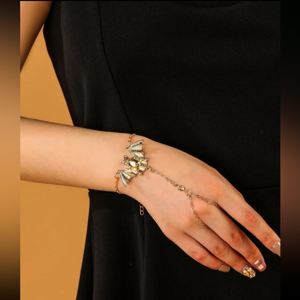 🦇 Awesome Metallic Bat Single Hand Mitten Glove Bracelet 🦇
